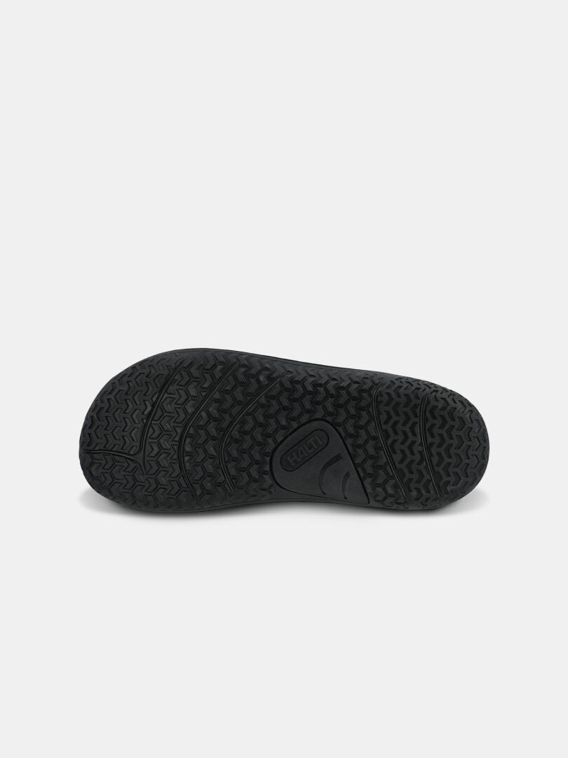 Halti Tuntuma DX Barefoot Shoe Women’s features a black rubber sole for natural feel and grip with textured tread.
