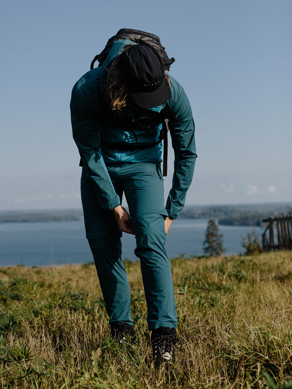 Men’s zip-off pants in technical stretch fabric – Halti Pallas Cool summer collection, breathable and sun-shielding.