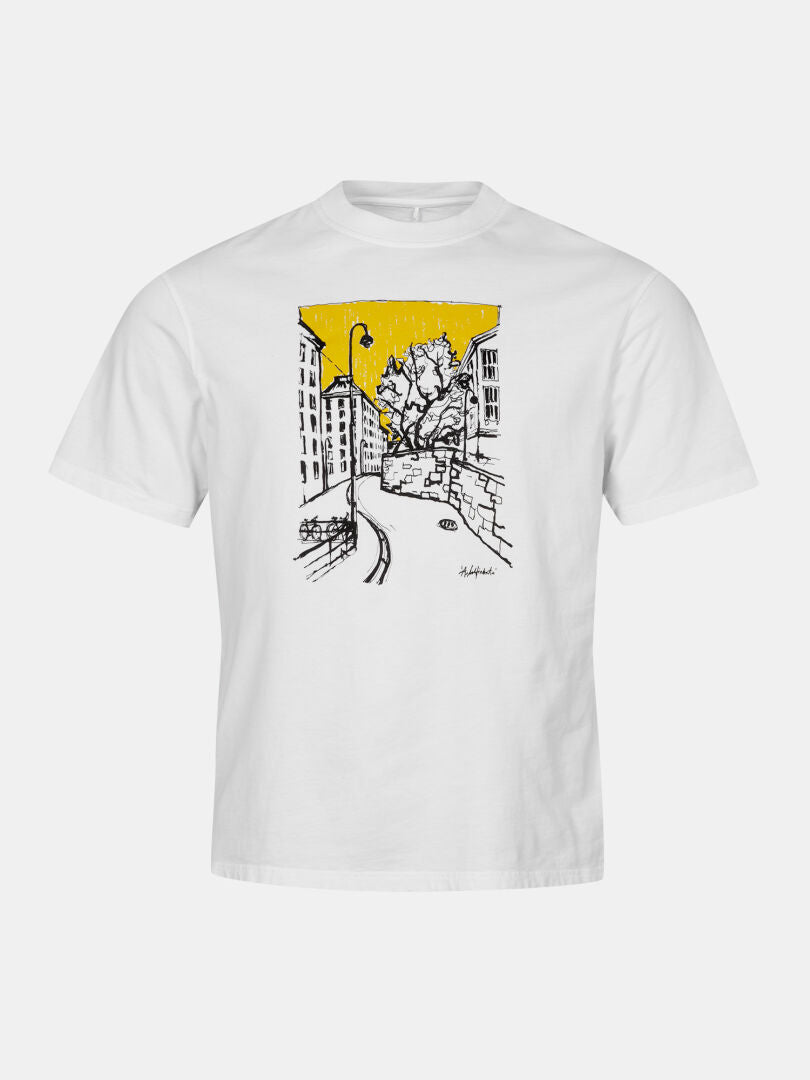 Halti Skaltsi T-shirt Unisex: white, oversized, organic cotton with black city line art and yellow sky.