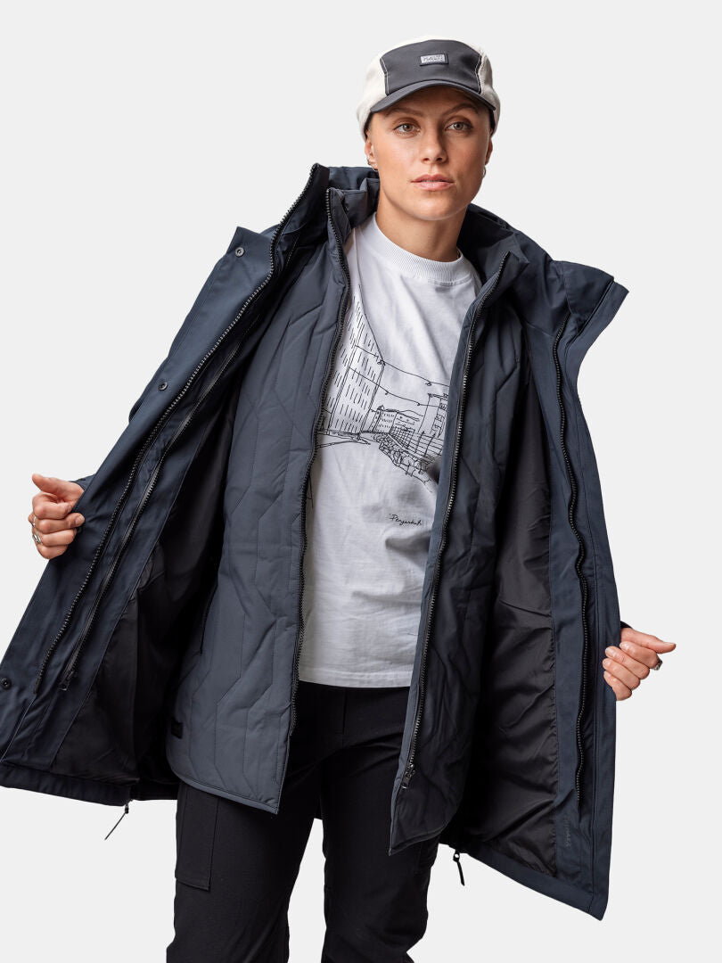 A woman opens her Halti Synkas 3in1 DrymaxX Parka to reveal its quilted inner lining.