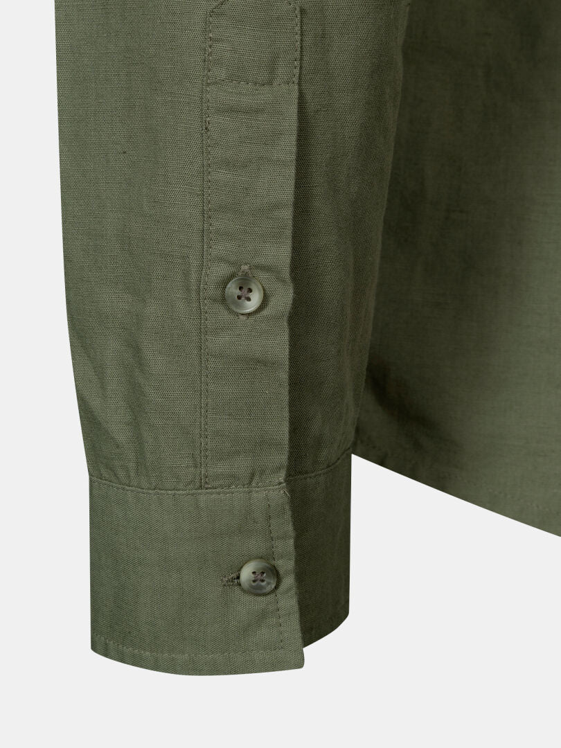 Close-up of Halti Notsgi Longsleeve Shirt Men's: green hemp cotton cuff with two buttons on the sleeve.