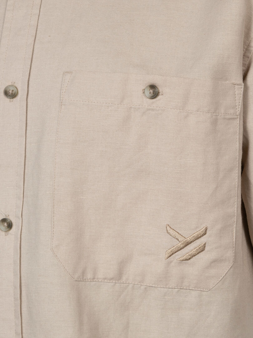 Close-up of the Halti Notsgi Shirt Men's, a breathable hemp cotton shirt with chest pocket and embroidered logo.