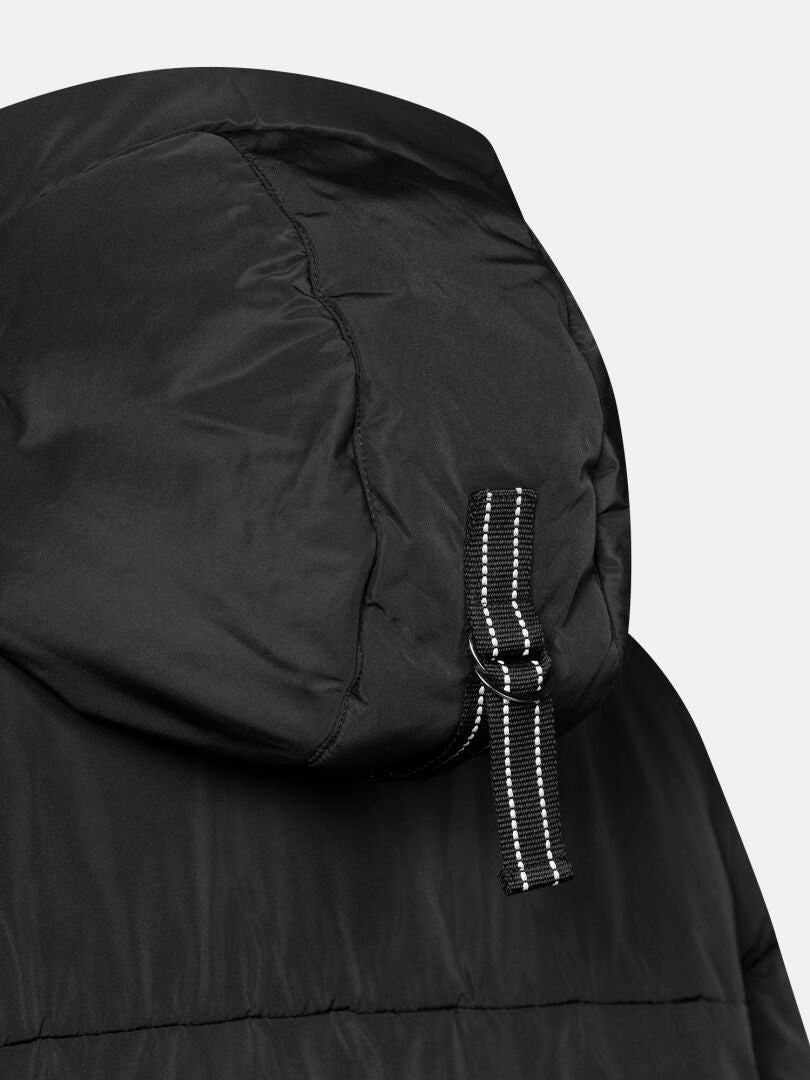 Close-up of the Halti Sammal II Women’s Parka hood with a black and white striped fabric loop at the back.