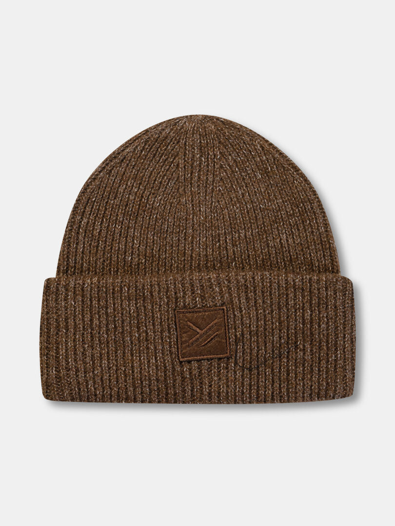 Halti Huurre Beanie: brown rib knit with folded brim and patch, warm for daily wear, shown on white background.