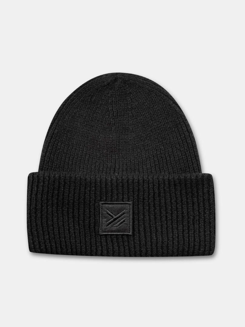 The Halti Huurre Beanie is a chunky rib-knit, recycled polyester hat with a folded cuff and patch.
