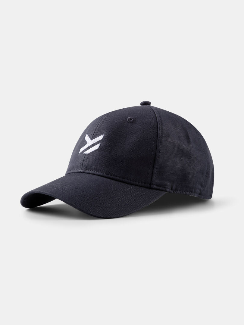 Halti Notsgi Cap: black, low-profile with a white geometric logo, displayed on a light gray background.