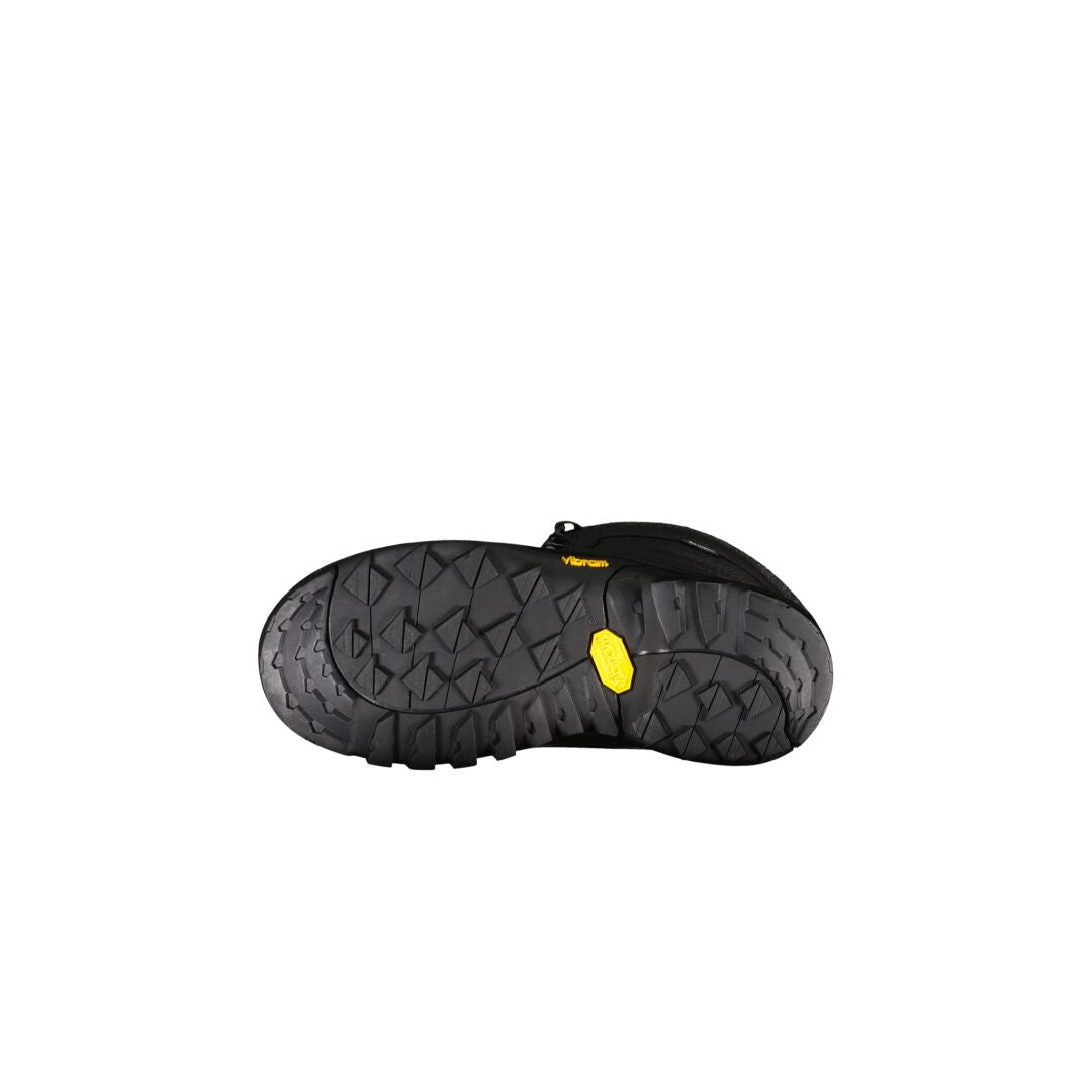 Halti Inari Childrens DrymaxX Winter Boot, featuring a rugged Vibram sole, shown from below on a white background.