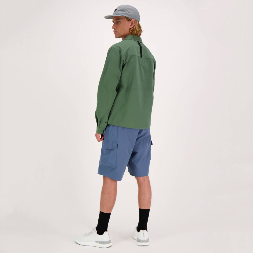A person models the Halti Bluusi Unisex Shirt, showcasing timeless athleisure style.