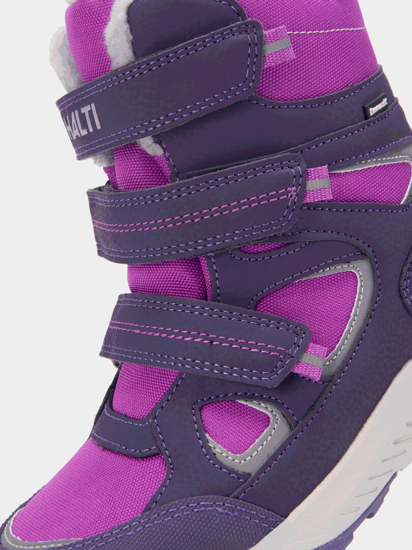 Close-up of Halti Reiss 3 DX kids’ winter boot in purple/pink with Velcro straps, contrast stitching, and sole detail.