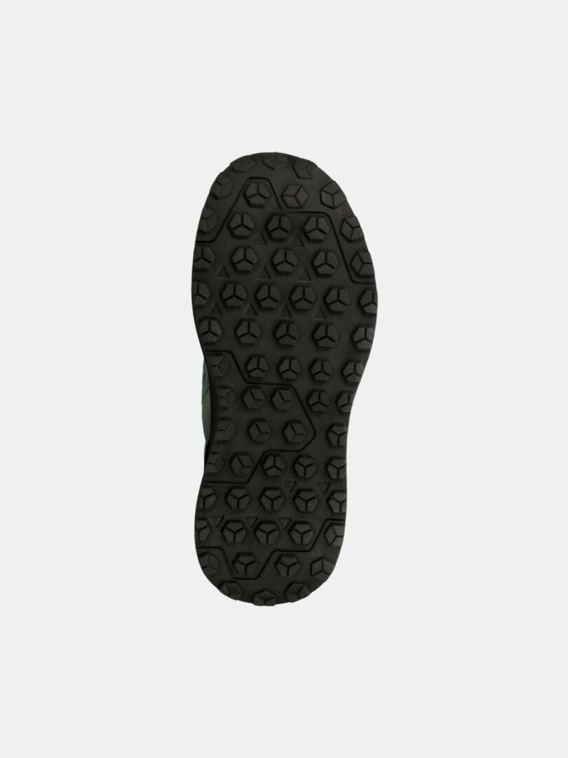 Halti Rest 2 Slipper: black sole with geometric tread, memory foam insole for excellent comfort, viewed from below.