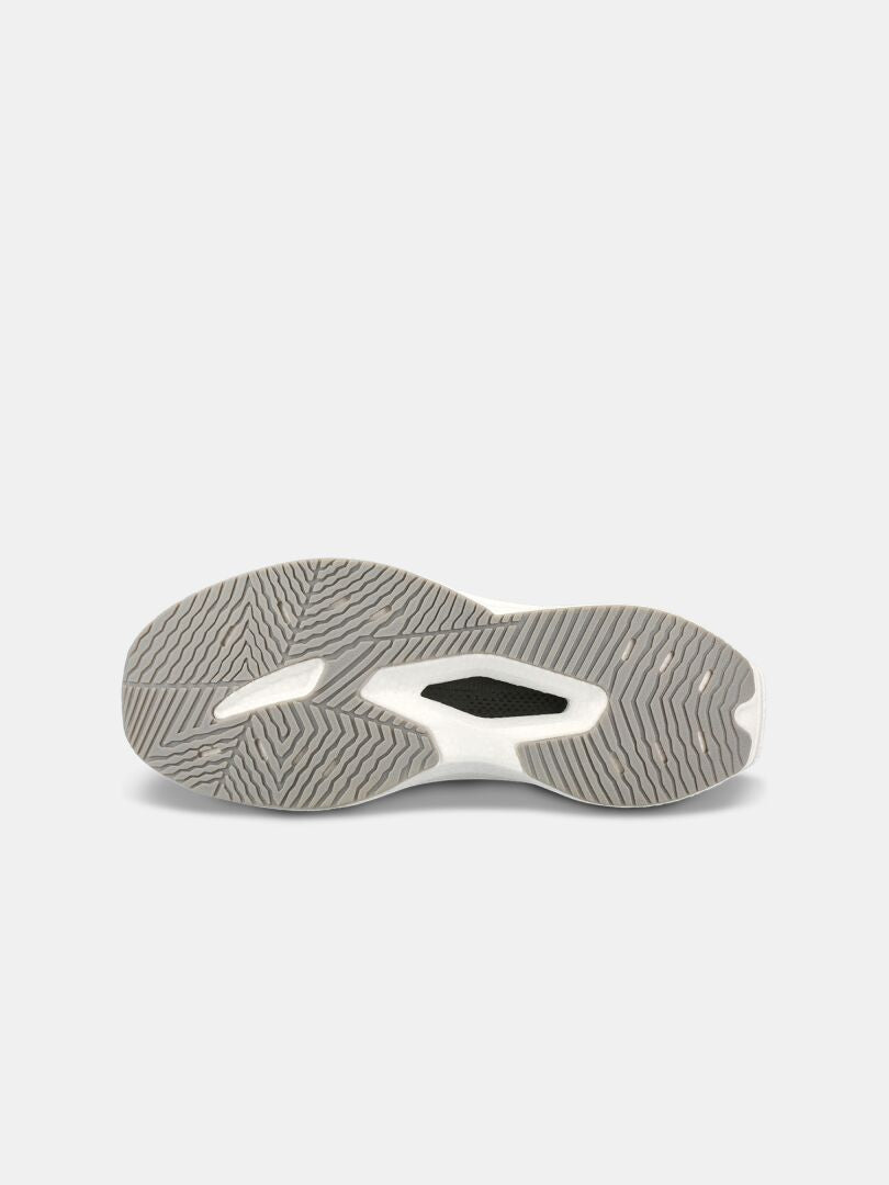 Halti Syke Sneaker Men's: gray/white outsole with textured grip and lightweight BoomaxX ETPU foam for comfort.