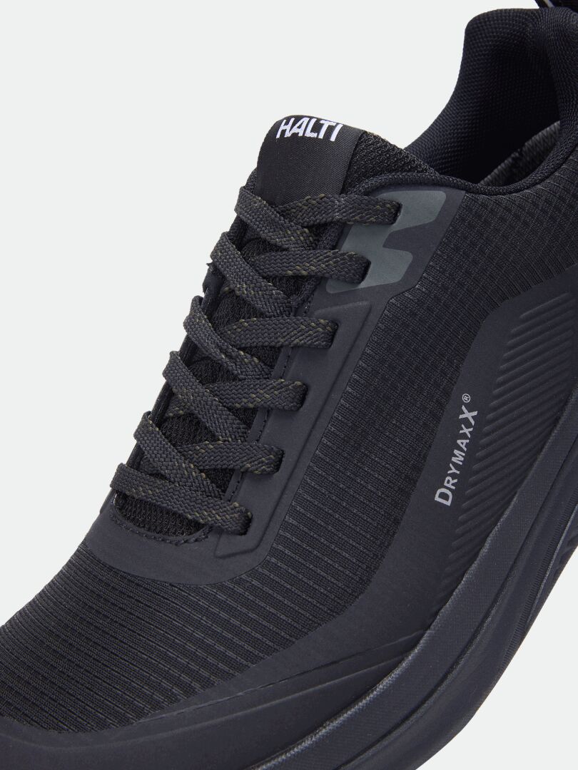Close-up of Halti Asento DX Men’s outdoor shoe in black, zero-drop heel, Drymax logo, and Halti-branded tongue.