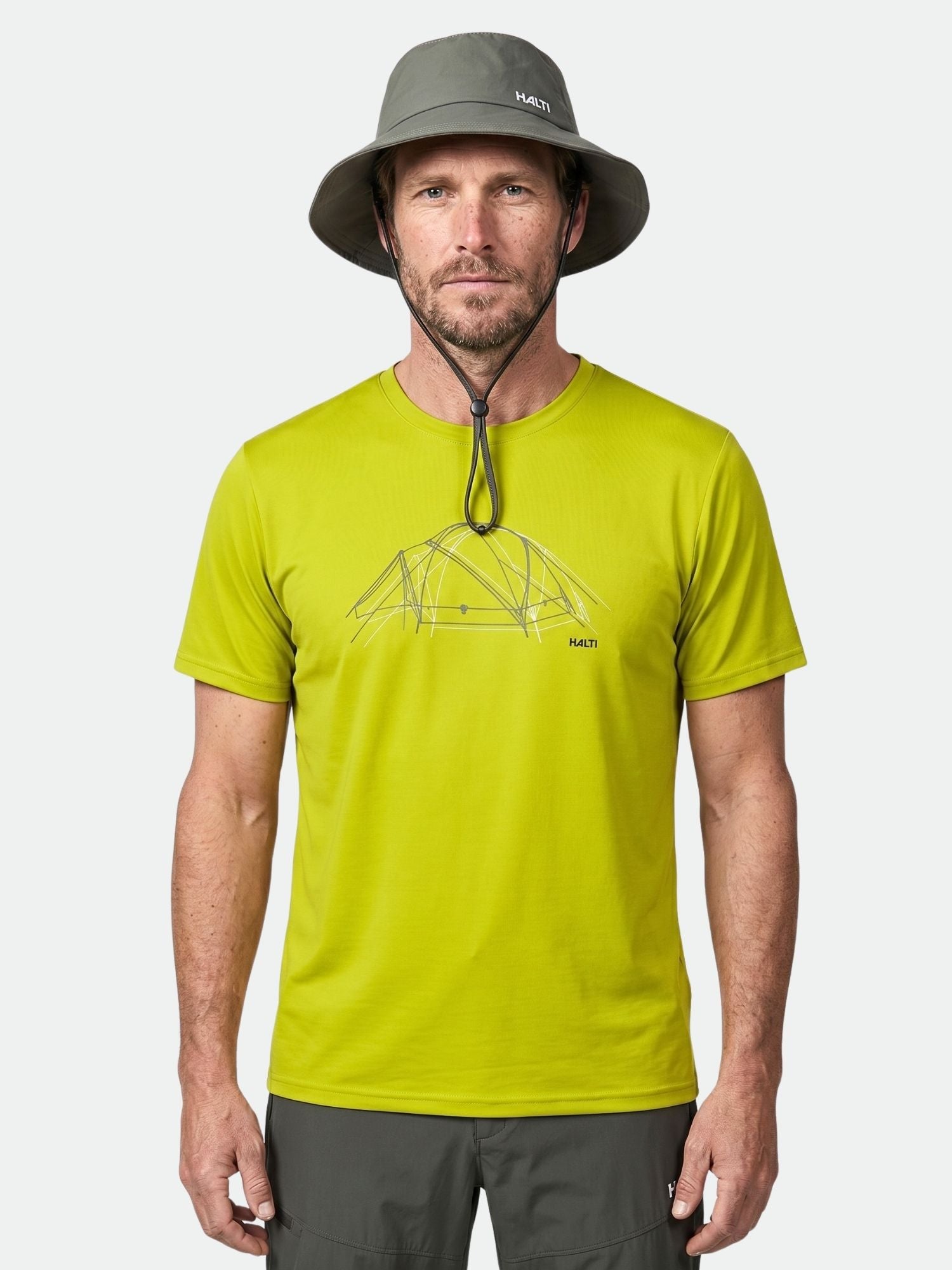 A man wears the Halti Kalteva T-shirt Men's in green and a gray wide-brimmed hat against a plain background.