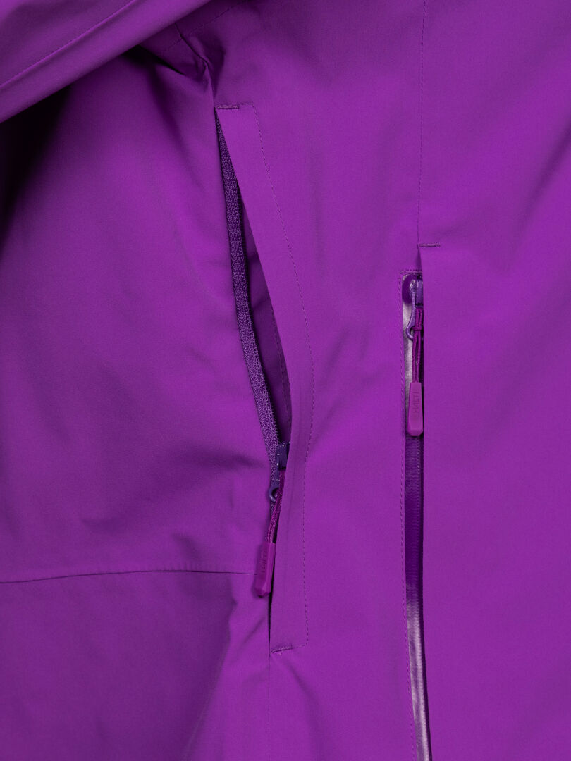 Close-up of the Halti Staala DX Shell Jacket Women’s, featuring a zip pocket and seam details on water-repellent fabric.