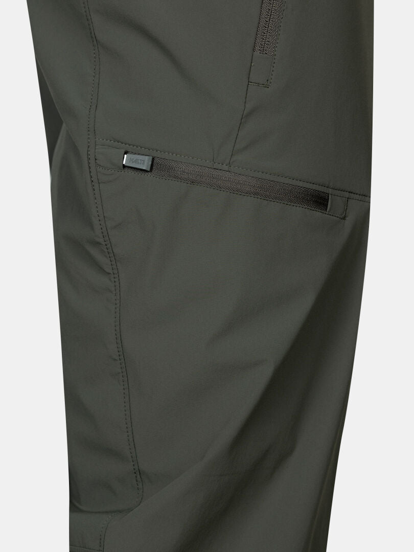 Close-up of Halti Pallas Cool X-stretch Capri Pants Men's, highlighting side pocket, stitching, and logo tag.
