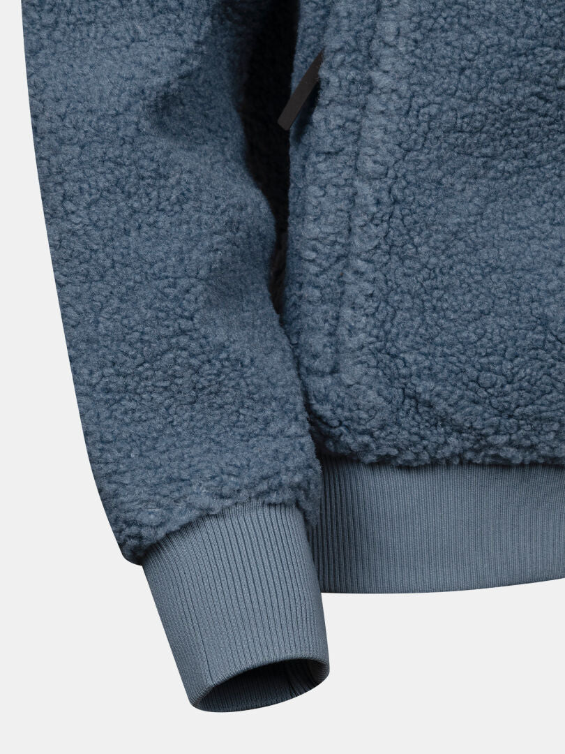 Close-up of the Halti Lykky Fleece Jacket Women’s sleeve with ribbed cuff and textured fabric, ideal for daily wear.