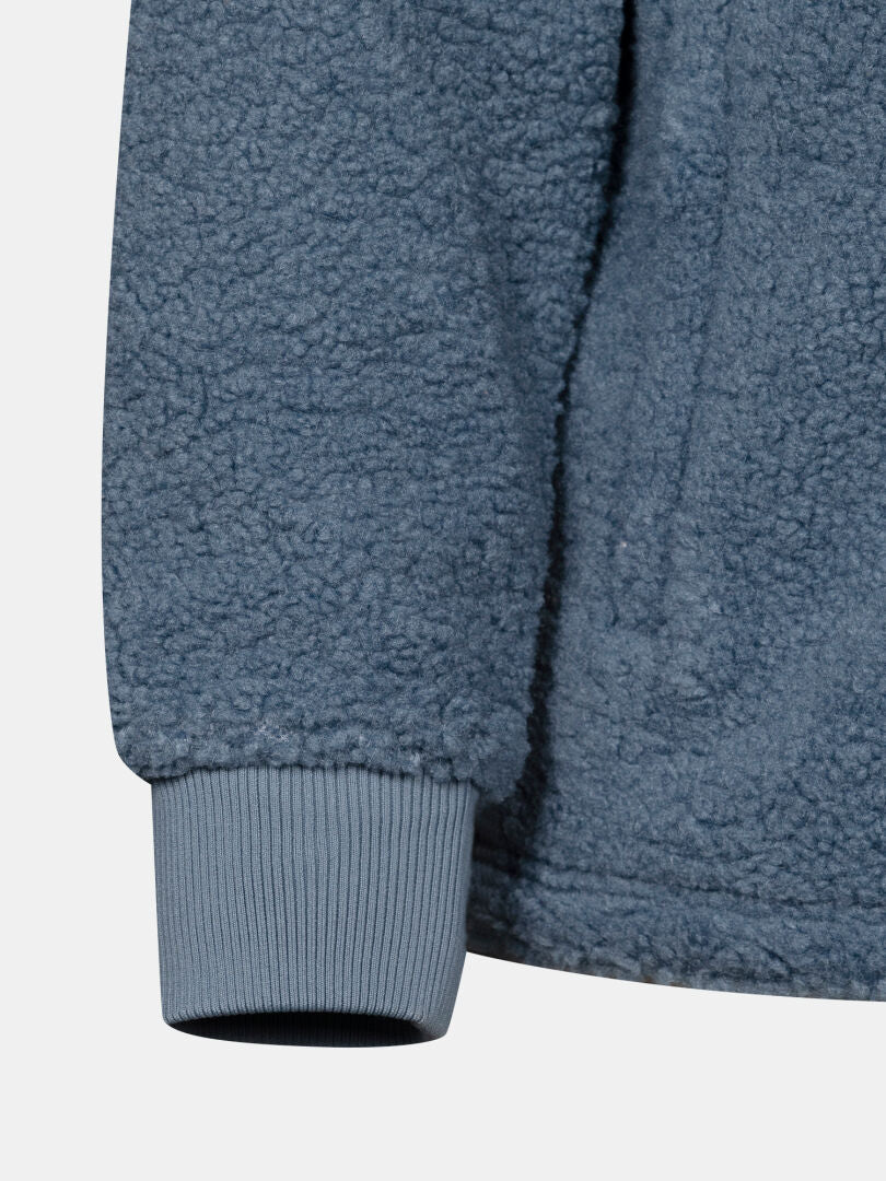 Close-up of Halti Lykky Fleece Jacket Men’s sleeve with ribbed cuff, ideal for urban explorers craving cozy comfort.