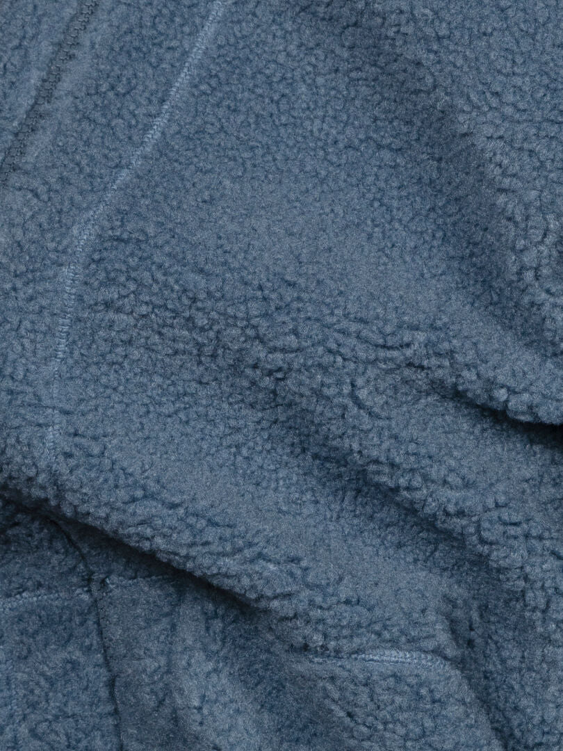 Close-up of Halti Lykky Fleece Jacket Men’s, highlighting its soft, textured, and slightly wrinkled hoodie-like surface.