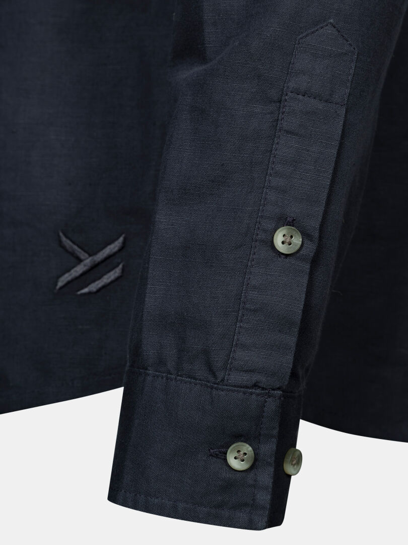 Close-up of Halti Notsgi Longsleeve Shirt Women's cuff with two buttons and stitched details near the hem.