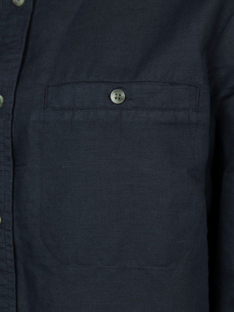 Close-up of Halti's Notsgi Longsleeve Shirt Women's in dark organic cotton, featuring a buttoned chest pocket and placket.