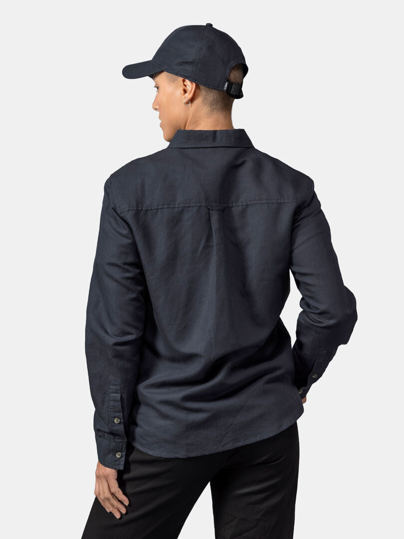 Woman wearing Halti Notsgi Longsleeve Shirt and matching cap, back to camera against a plain background.