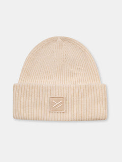 Halti Huurre Beanie: beige chunky rib knit style with folded brim and logo patch, made from recycled polyester.