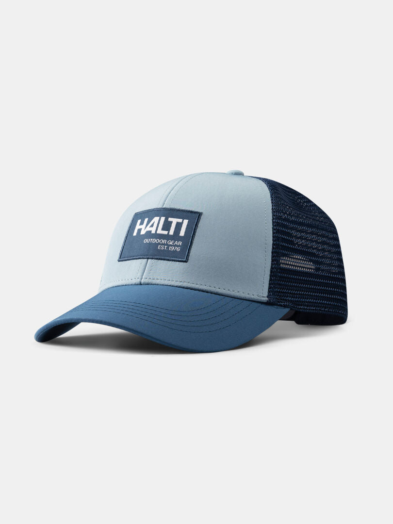 Halti Koskelo Trucker Cap: light blue/navy, recycled polyester, mesh back, HALTI patch, adjustable snap closure.