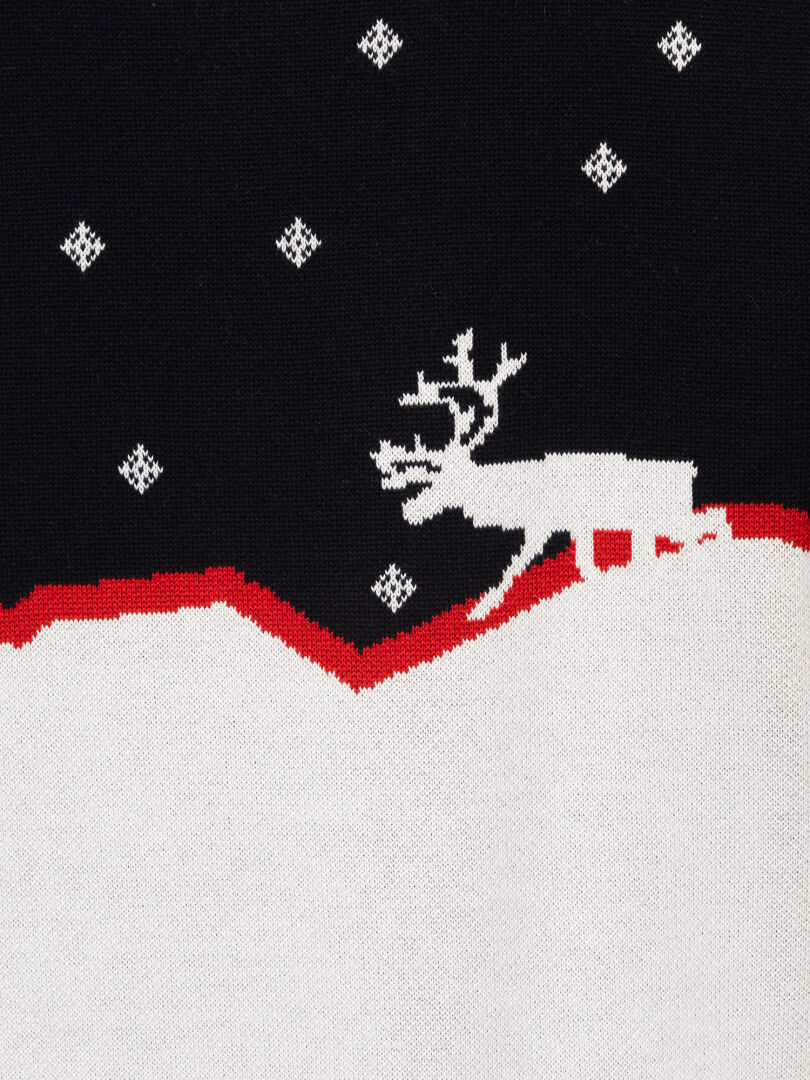 Halti’s Tauko Unisex Sweater features a white reindeer on snow under diamond stars, in cozy cotton knit.